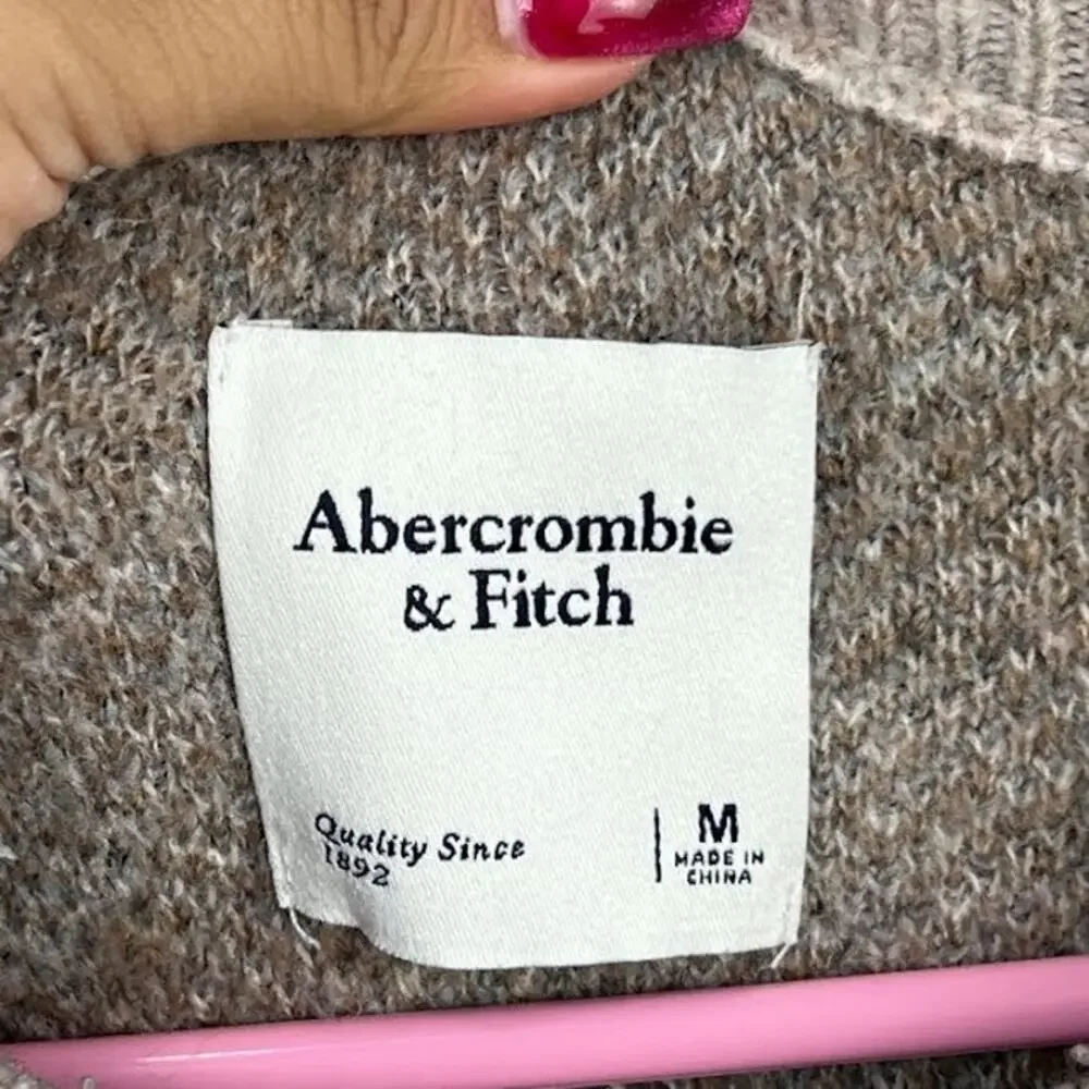 Abercrombie & Fitch fuzzy cheetah print pull over sweater size Medium